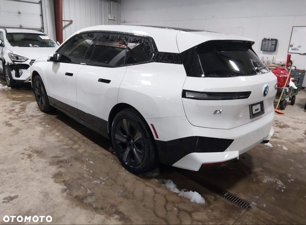 BMW iX - 5