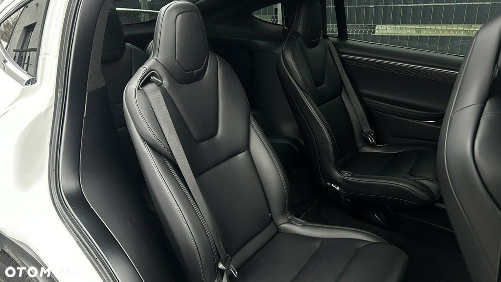 Tesla Model X - 22