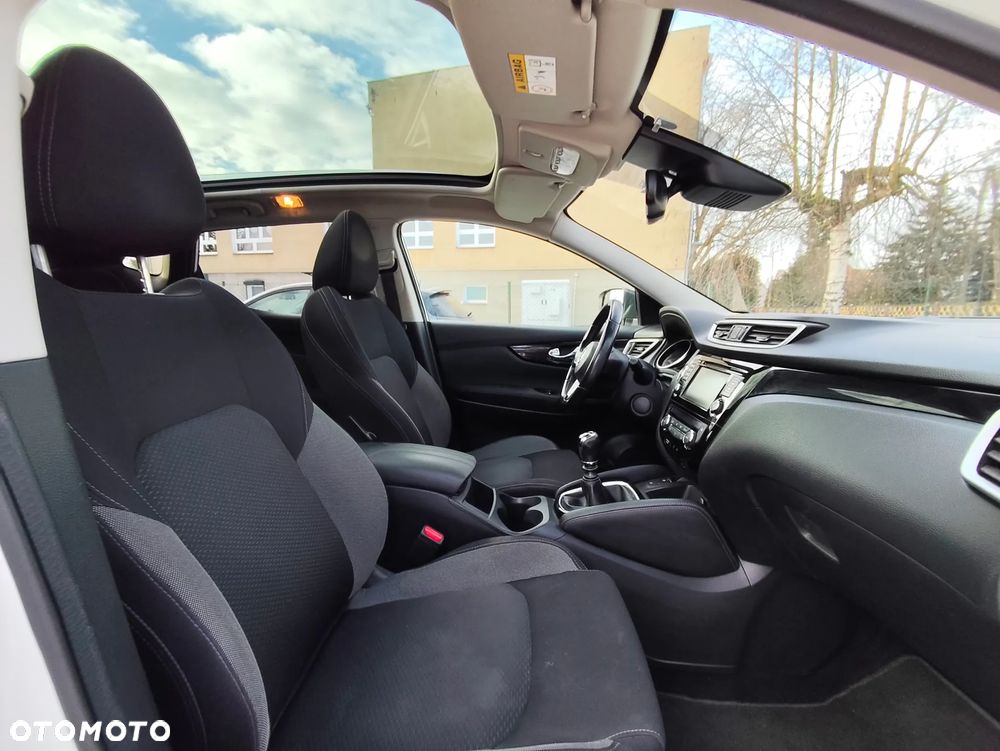 Nissan Qashqai 1.5 dCi TEKNA - 11