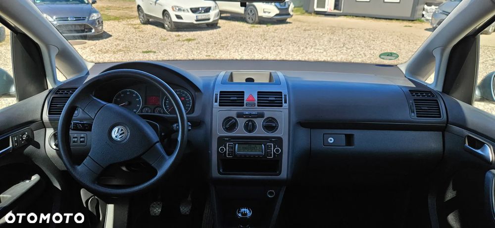 Volkswagen Touran - 27