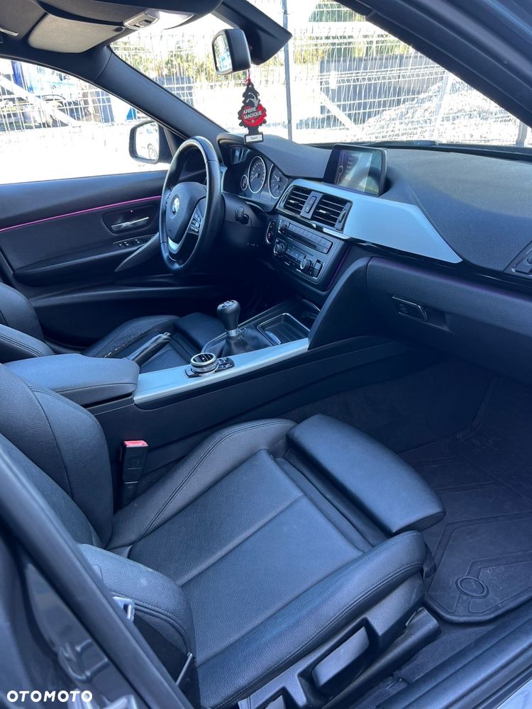BMW Seria 3 318d Sport Line - 25