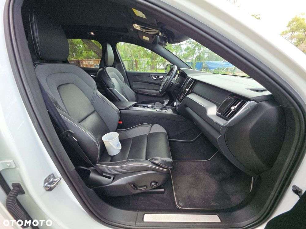 Volvo XC 60 T5 AWD R-Design - 7