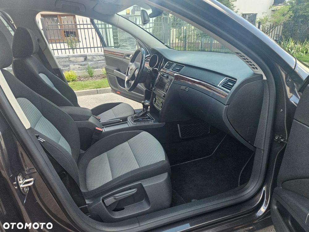 Skoda Superb 2.0 TDI DSG Elegance - 23