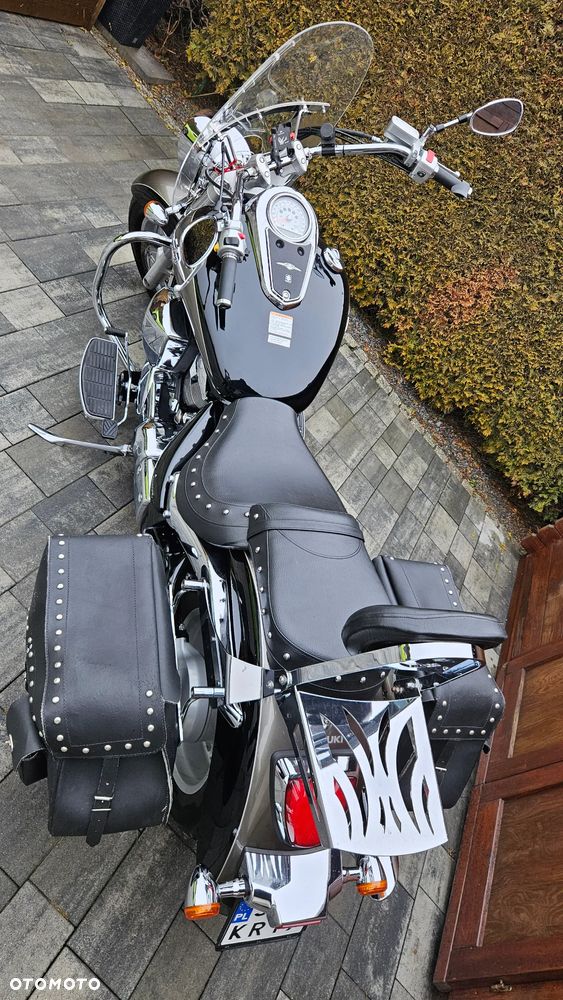 Suzuki Intruder - 19