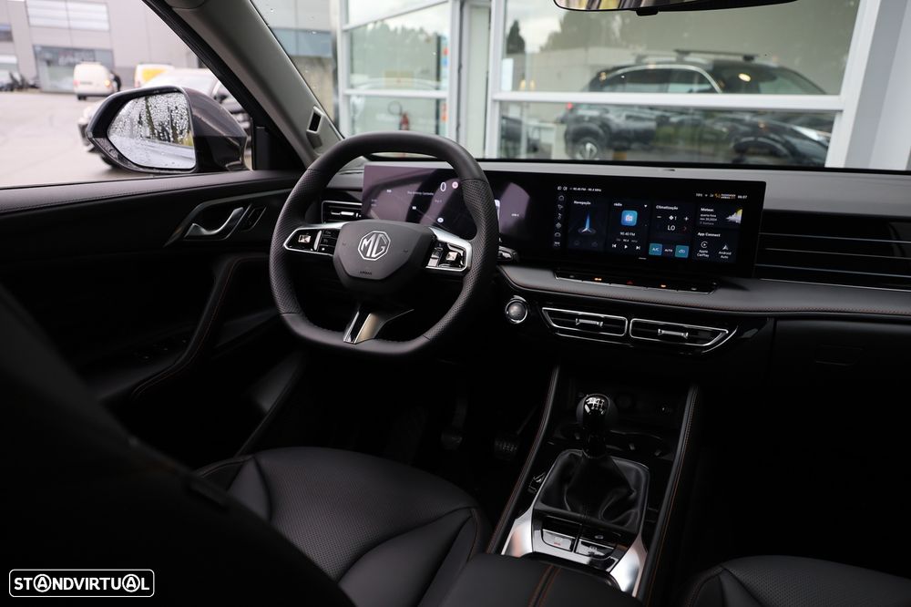 MG HS 1.5 T Luxury AT - 18