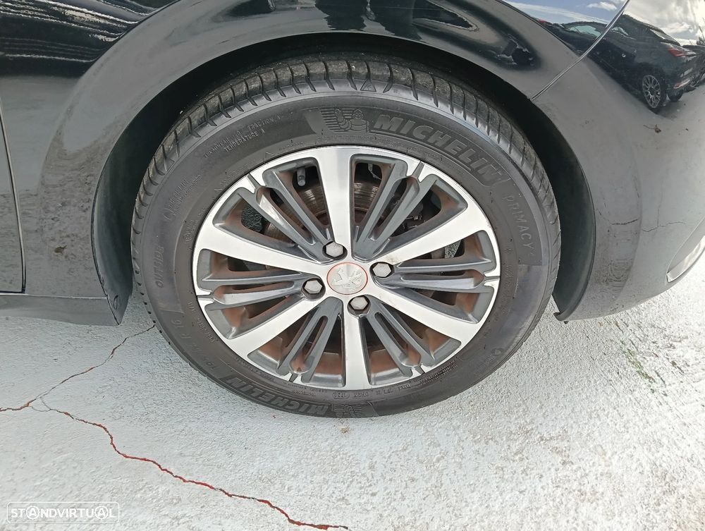 Peugeot 208 - 5