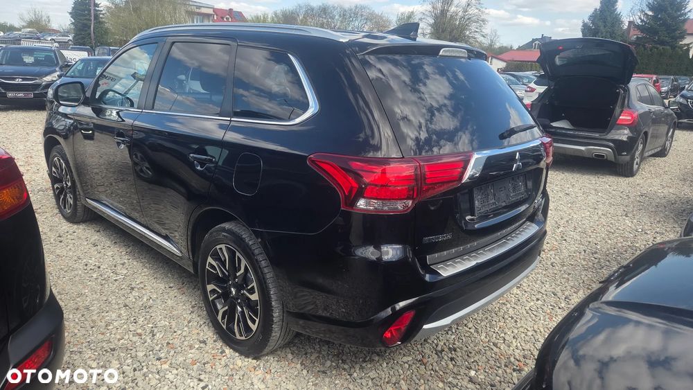 Mitsubishi Outlander - 6