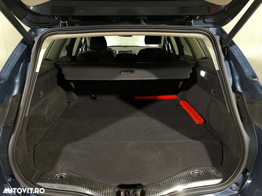 Ford Mondeo 2.0 HEV Titanium - 13