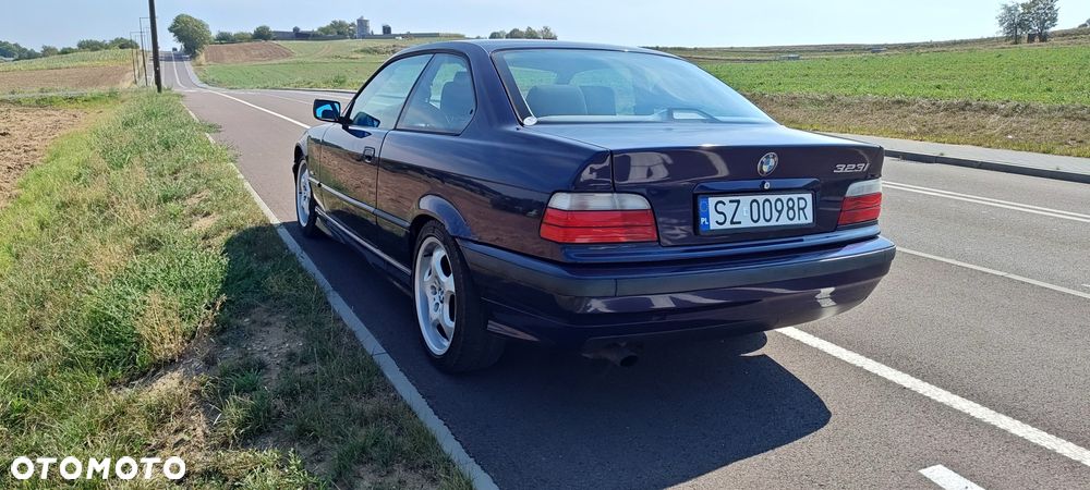BMW Seria 3 323i - 31