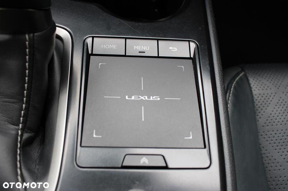 Lexus UX - 22