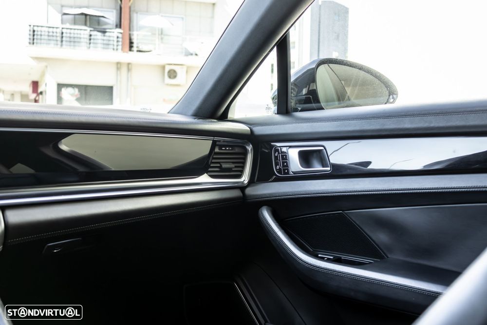 Porsche Panamera - 18