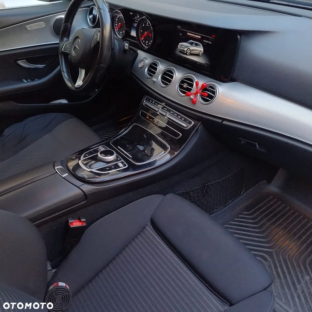 Mercedes-Benz Klasa E ver-200-d-9g--tronic-avantgarde - 6