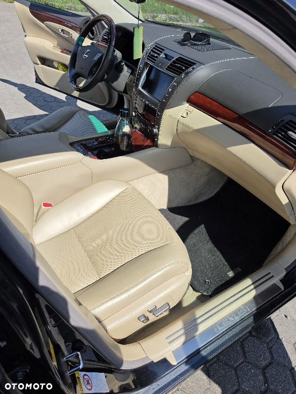 Lexus LS 600h Elegance - 11