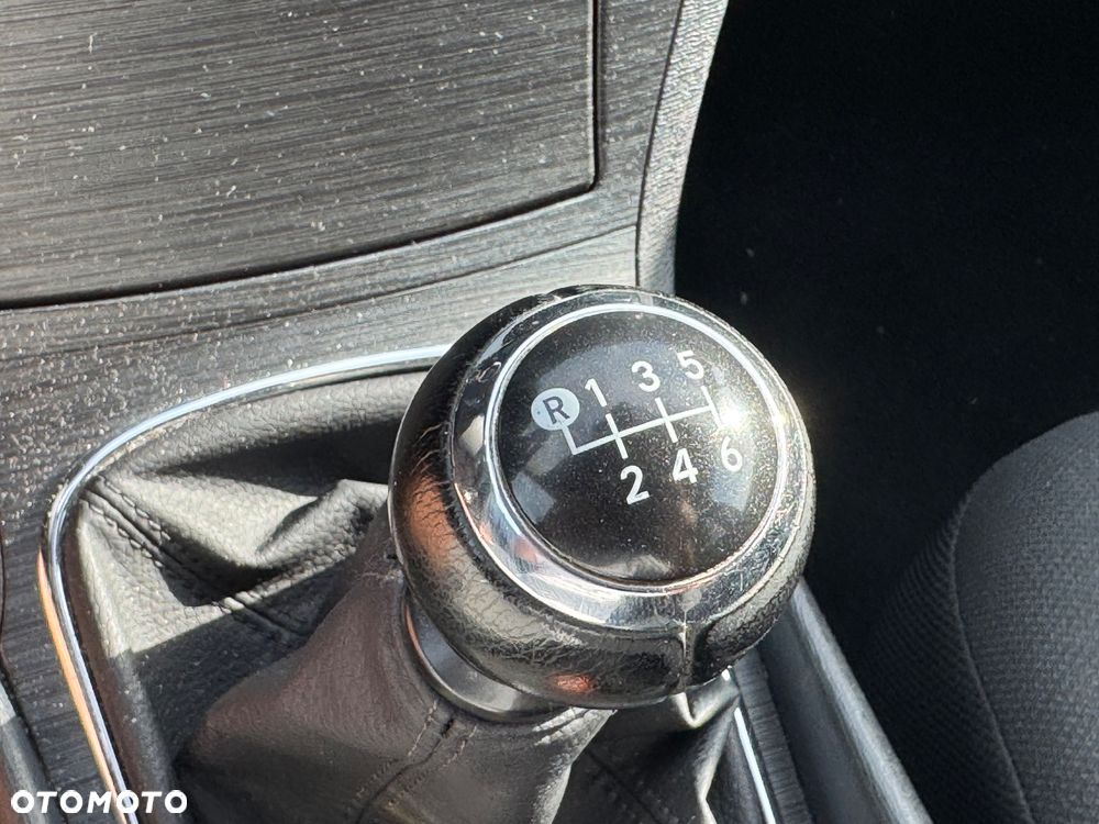 Toyota Avensis 2.2 D-CAT Combi Executive - 24