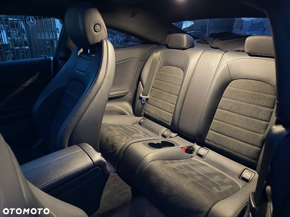 Mercedes-Benz Klasa C 220 d 4Matic 9G-TRONIC AMG Line Plus - 24