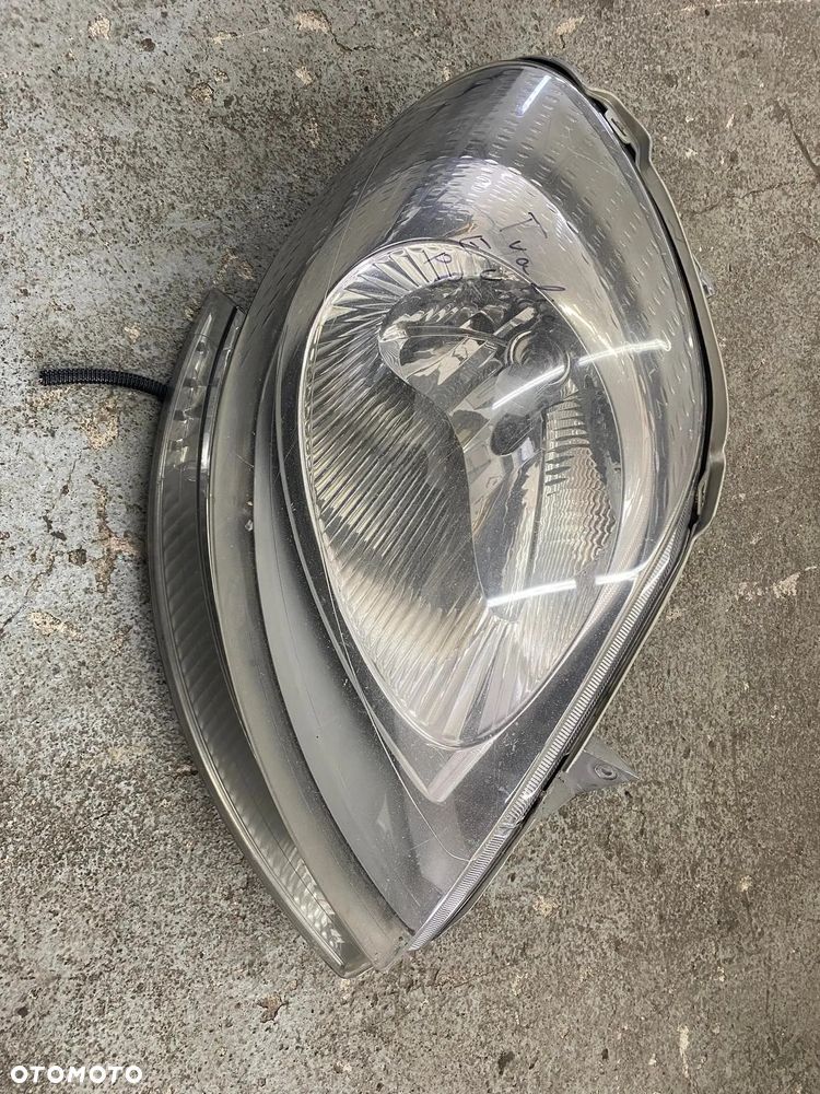 TRAFIC II VIVARO LAMPA PRAWA PRZEDNIA KPL - 1