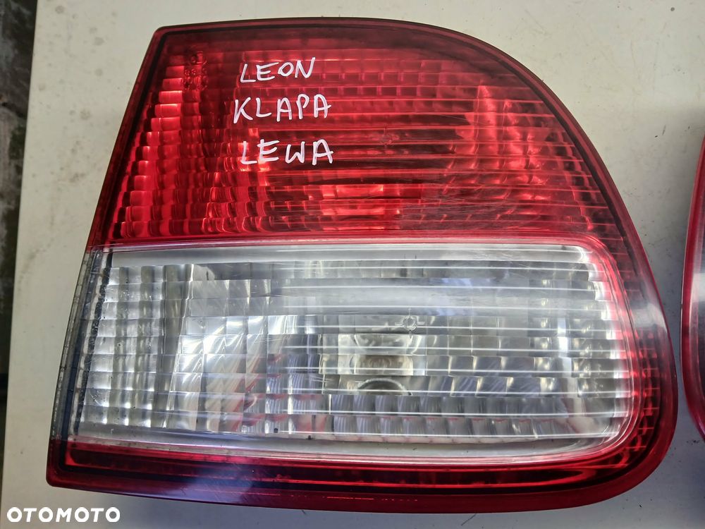 Seat Leon Lampa tylna w klapę  lewa, prawa. - 3