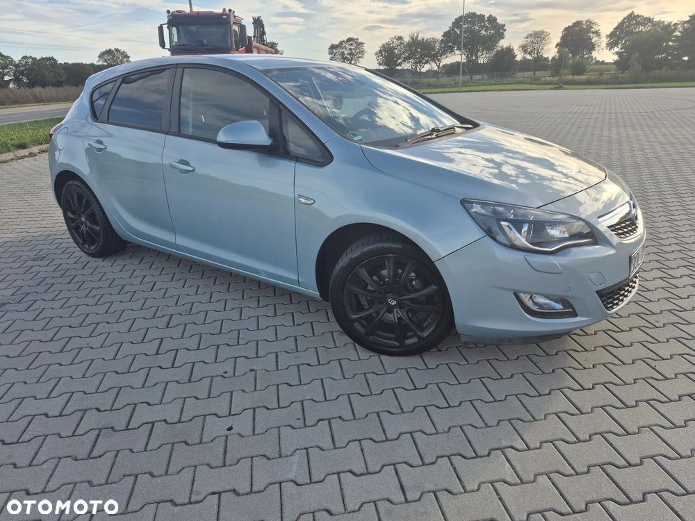 Opel Astra J (2009-2019) 1.6 Cosmo, 2010