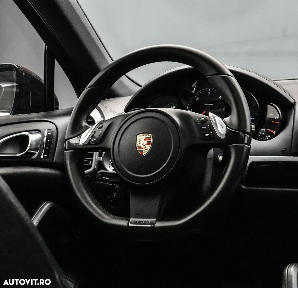 Porsche Cayenne 3.0 L V6 - 18
