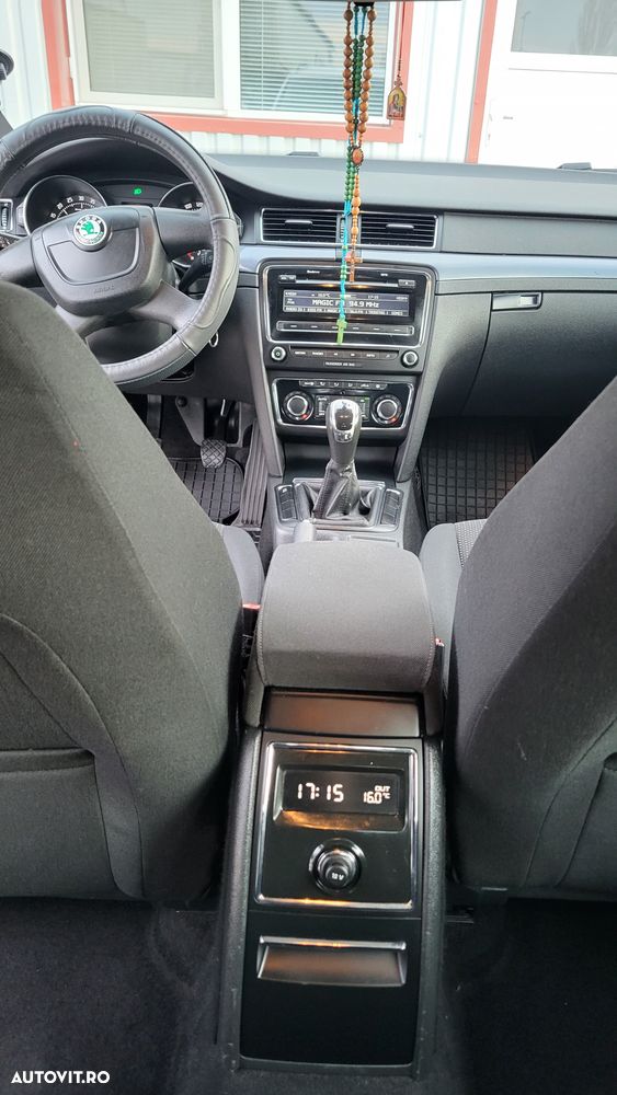 Skoda Superb 2.0 TDI FAMILY - 11