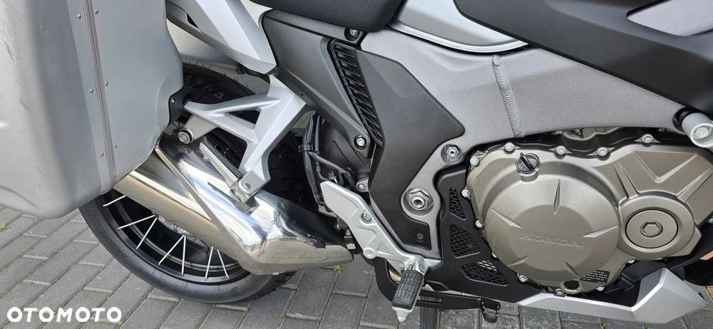 Honda VFR - 13
