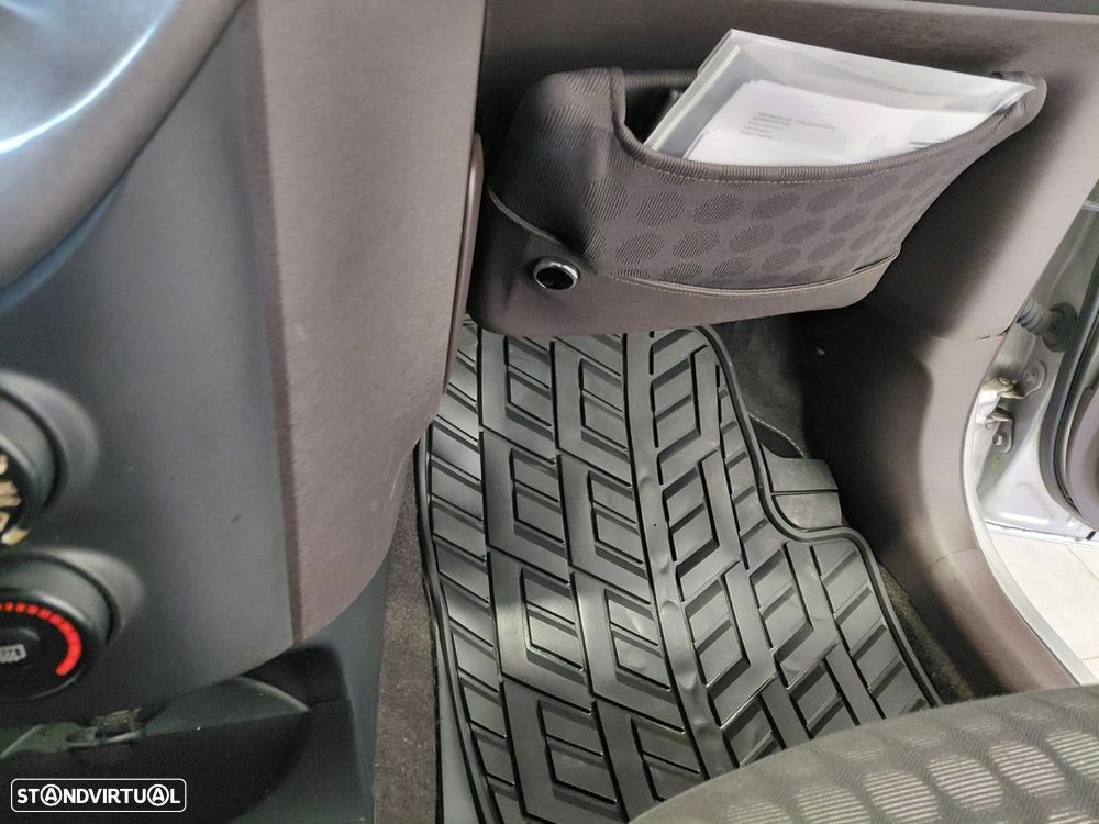 Toyota iQ 1.0 VVT-i - 22