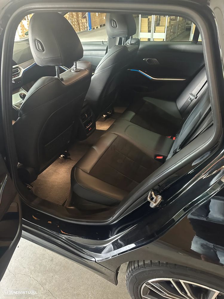 BMW 330 e Pack Desportivo M Auto - 20