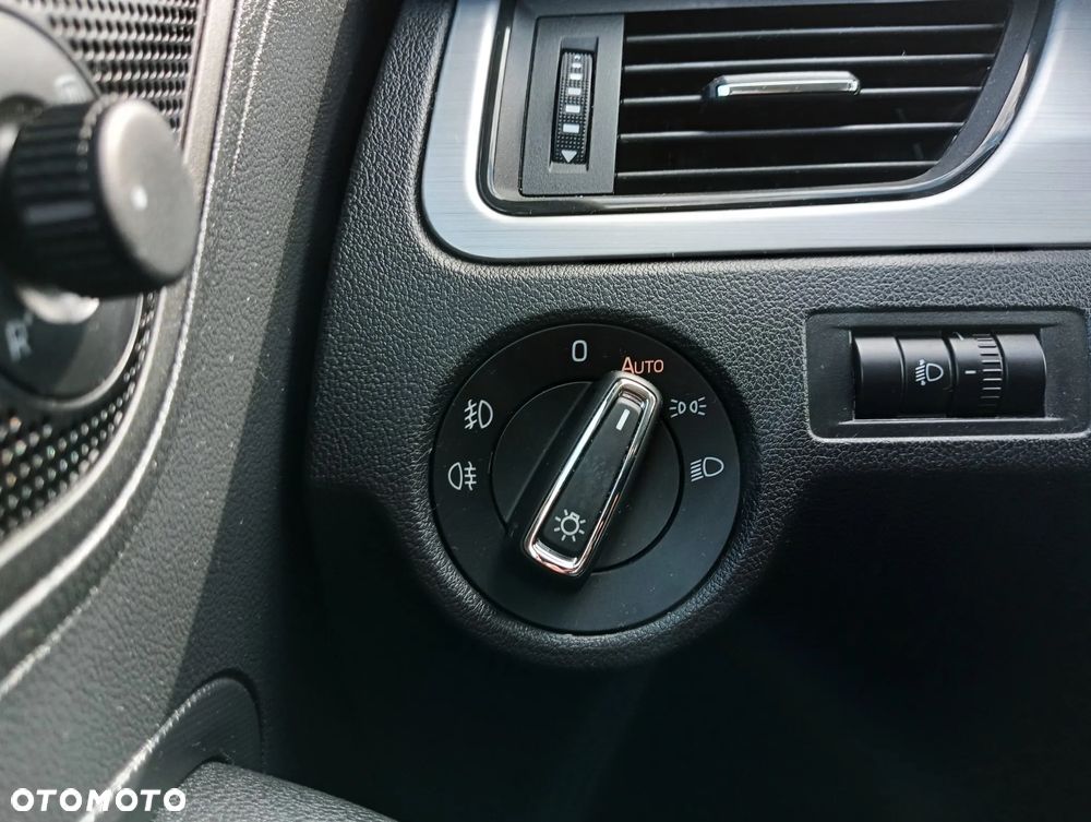 Skoda RAPID 1.0 TSI Ambition - 27