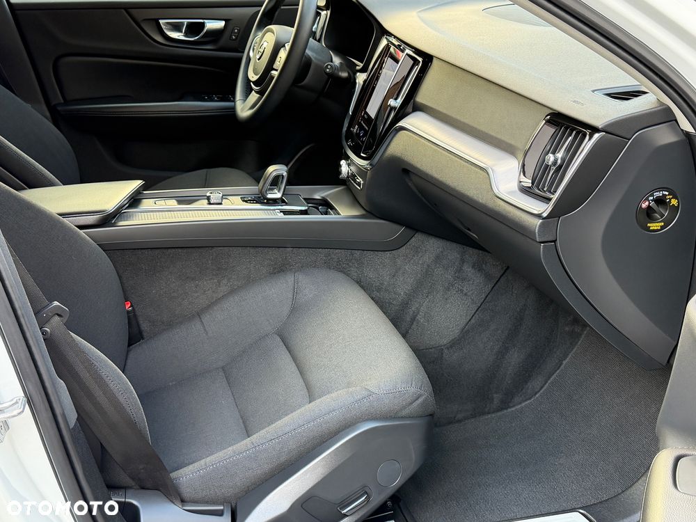 Volvo V60 B3 B DKG Momentum - 7