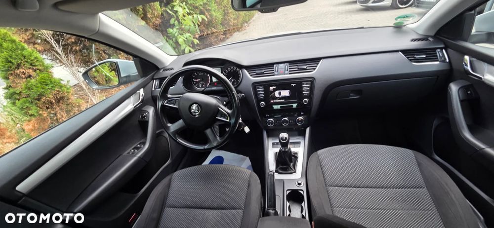 Skoda Octavia 1.6 TDI DPF Ambiente - 32