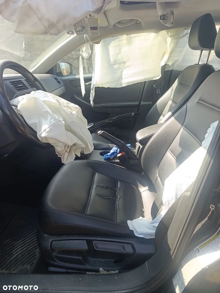 Volkswagen Jetta - 1