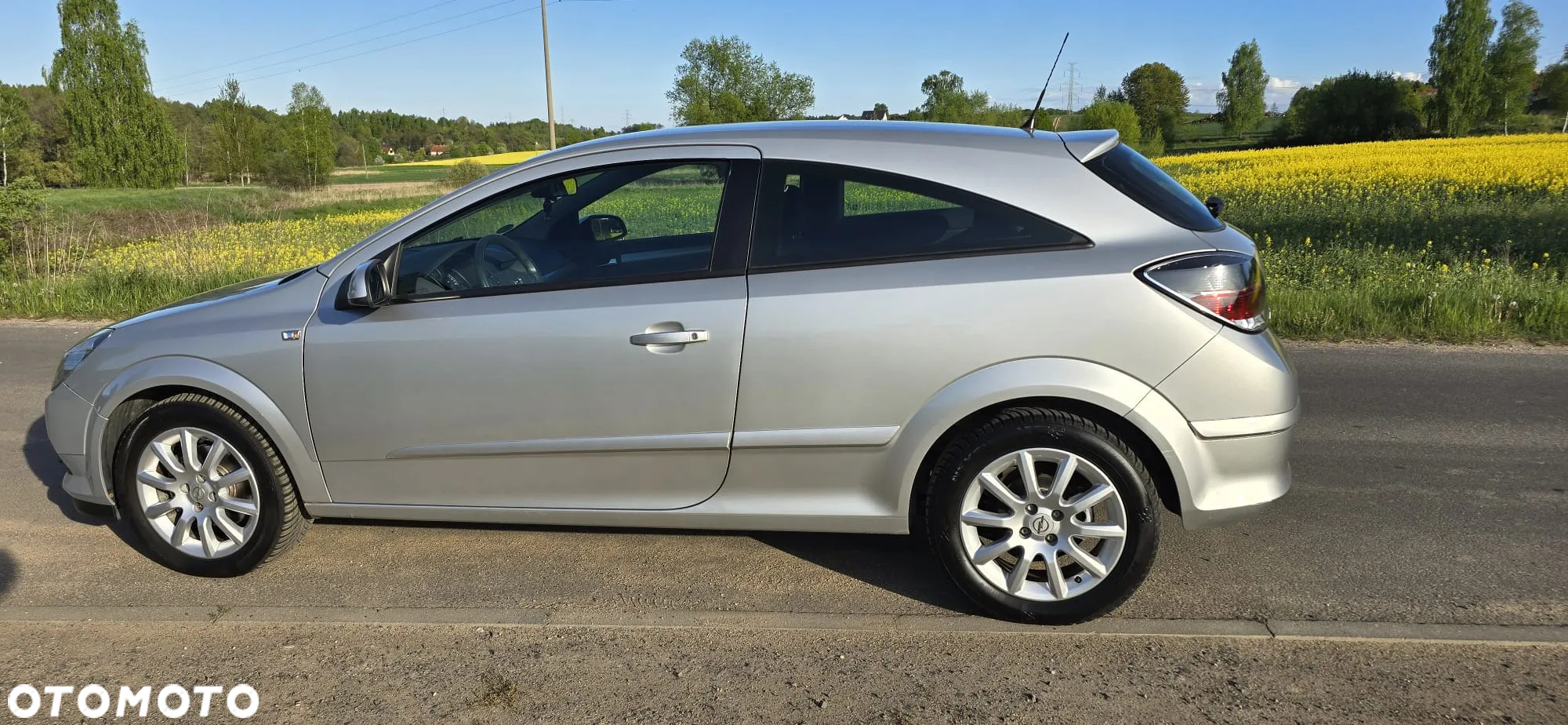 Opel Astra III GTC 1.6 Cosmo - 12