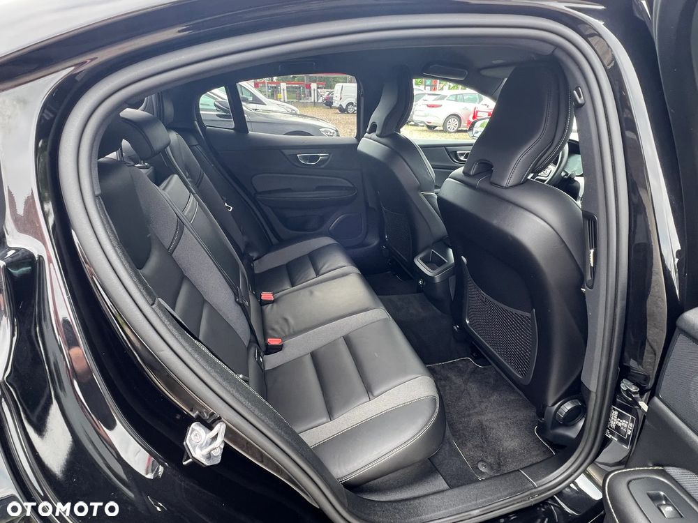 Volvo S60 T4 R-Design - 23