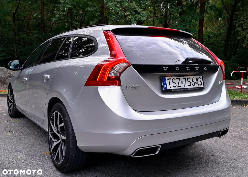 Volvo V60 D4 Momentum - 13