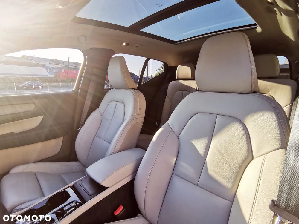 Volvo XC 40 B5 B AWD Ultimate Dark - 4