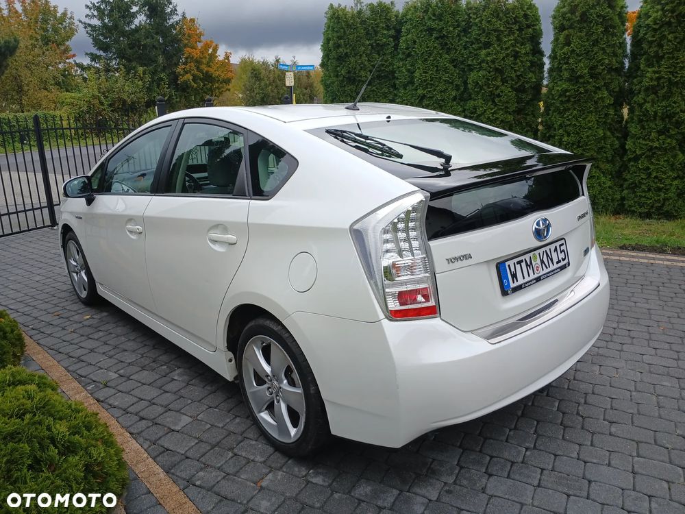 Toyota Prius (Hybrid) Executive - 19