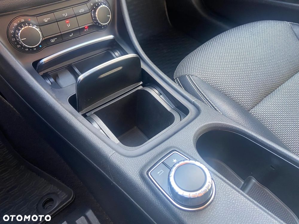 Mercedes-Benz CLA 180 7G-DCT - 15