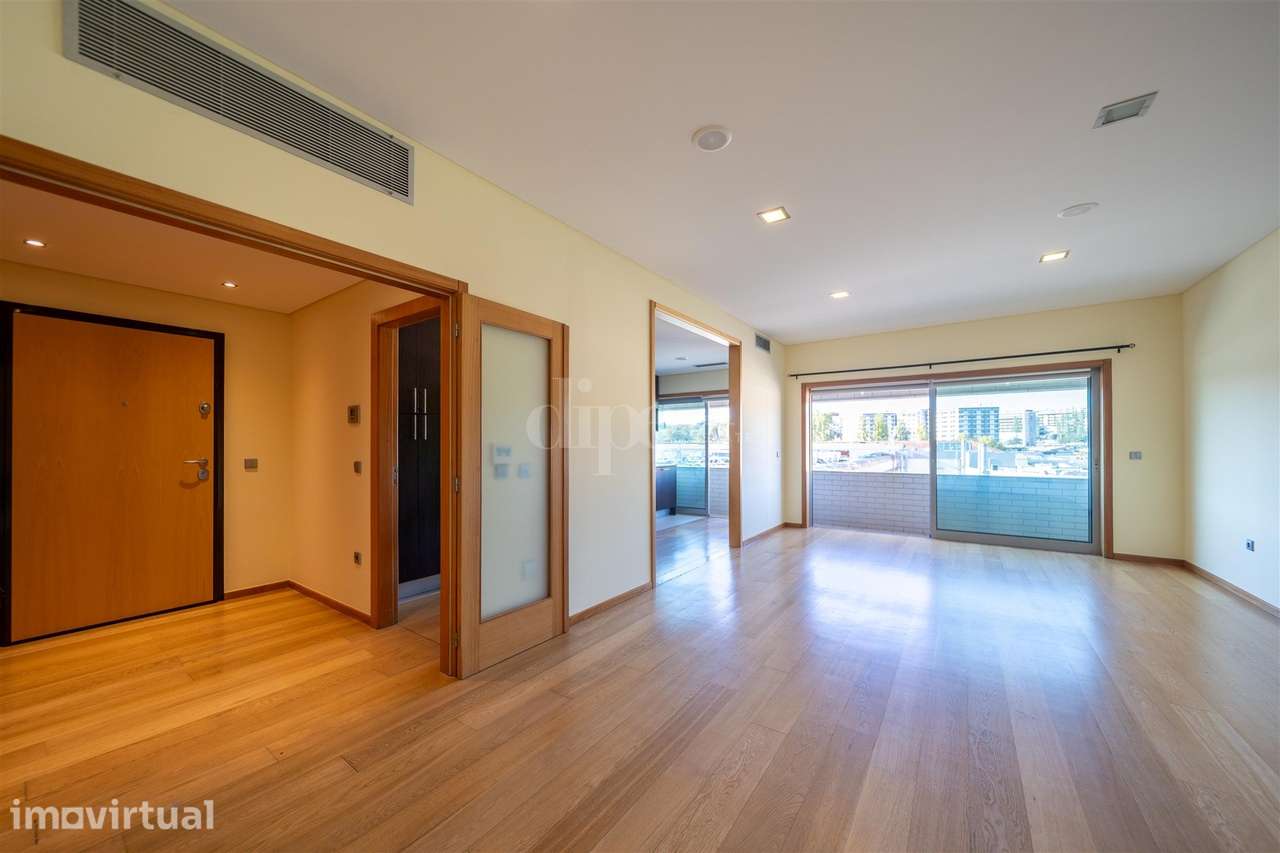Arrendamento | Apartamento T2 com terraço no coração de Guimarães - Grande imagem: 4/20