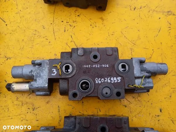 Sekcja rozdzielacza hydraulicznego zawór New Holland 8970A - 15