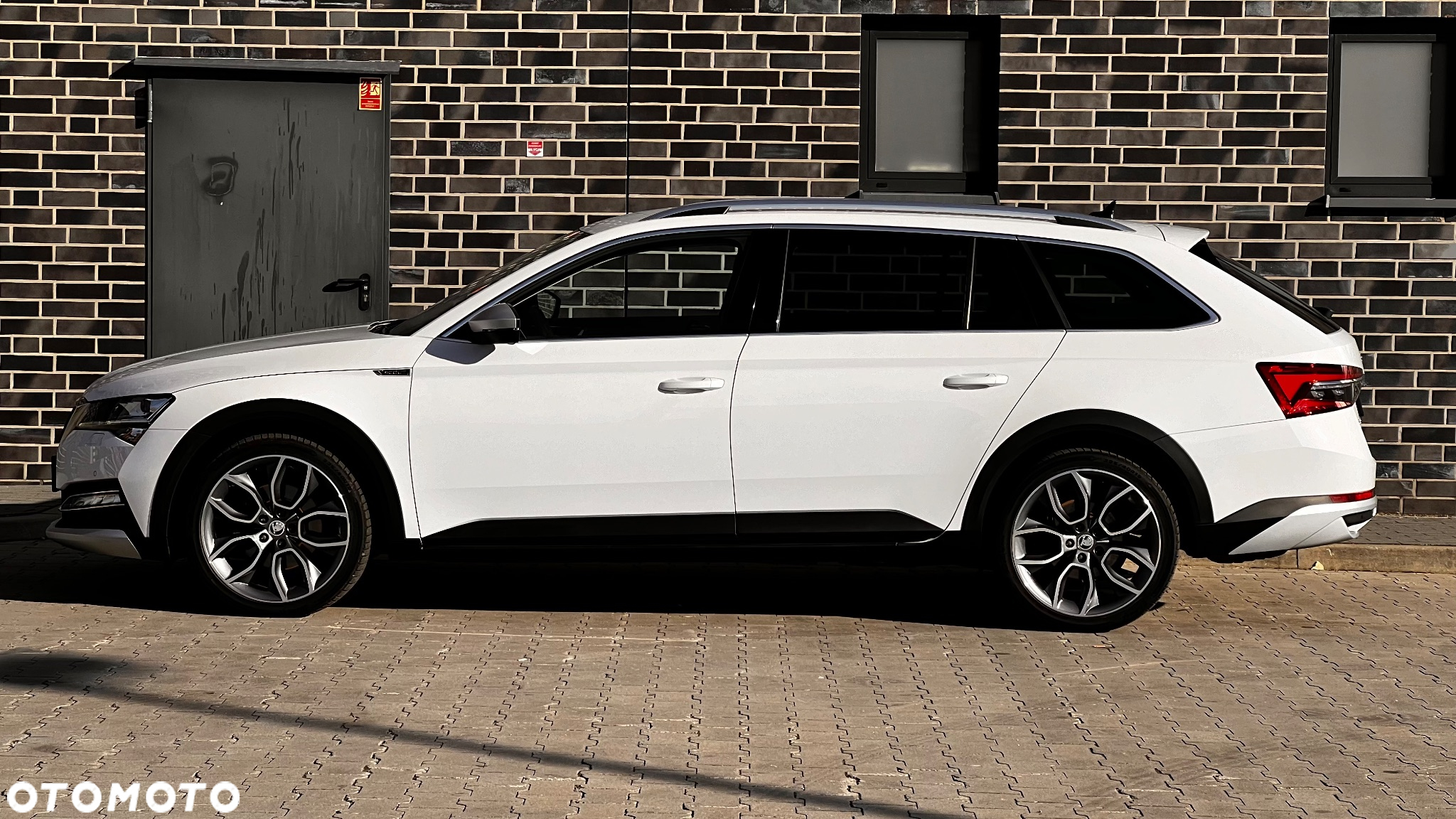 Skoda Superb Combi 2.0 TDI 4x4 DSG Scout - 13