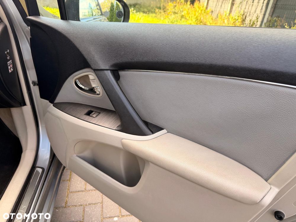 Toyota Avensis - 13