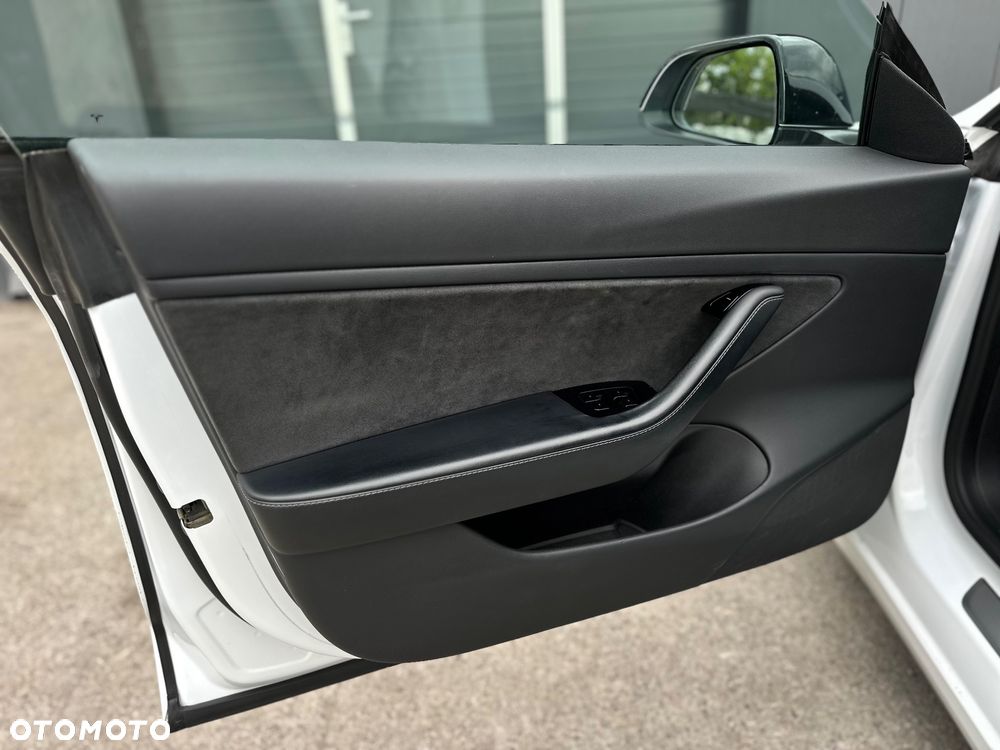 Tesla Model 3 - 12