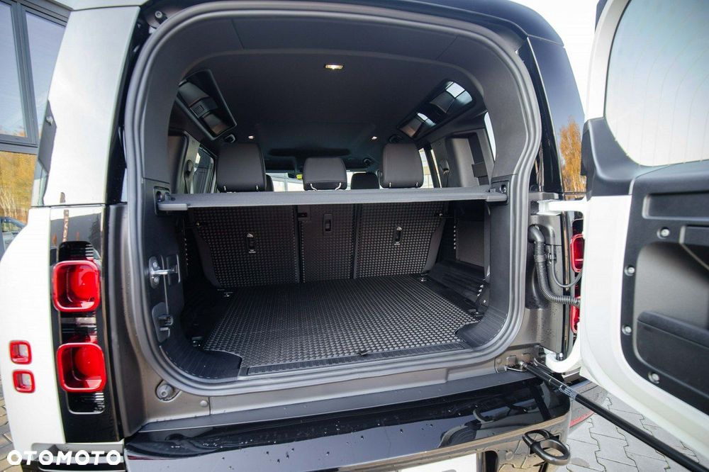 Land Rover Defender - 30