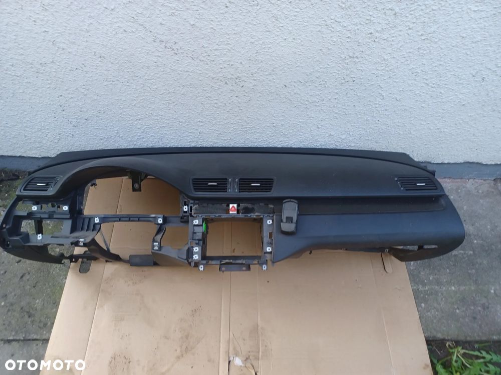 DESKA KOKPIT PASSAT B6 - 1