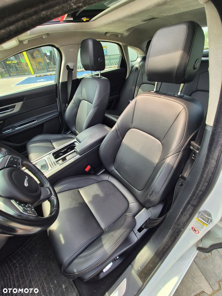 Jaguar XF 2.0 T AWD Prestige - 10