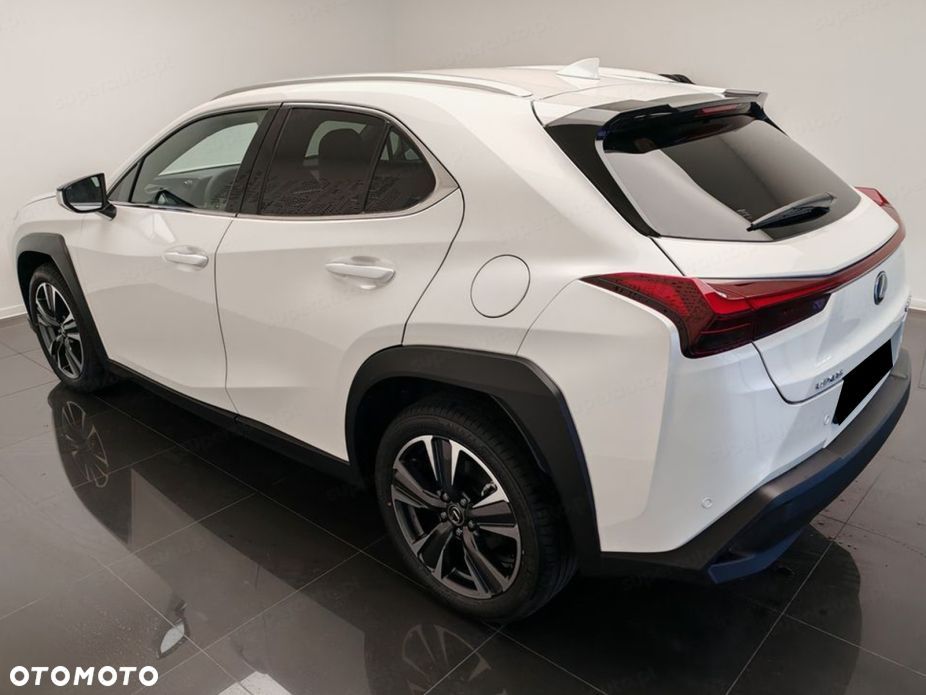 Lexus UX - 4