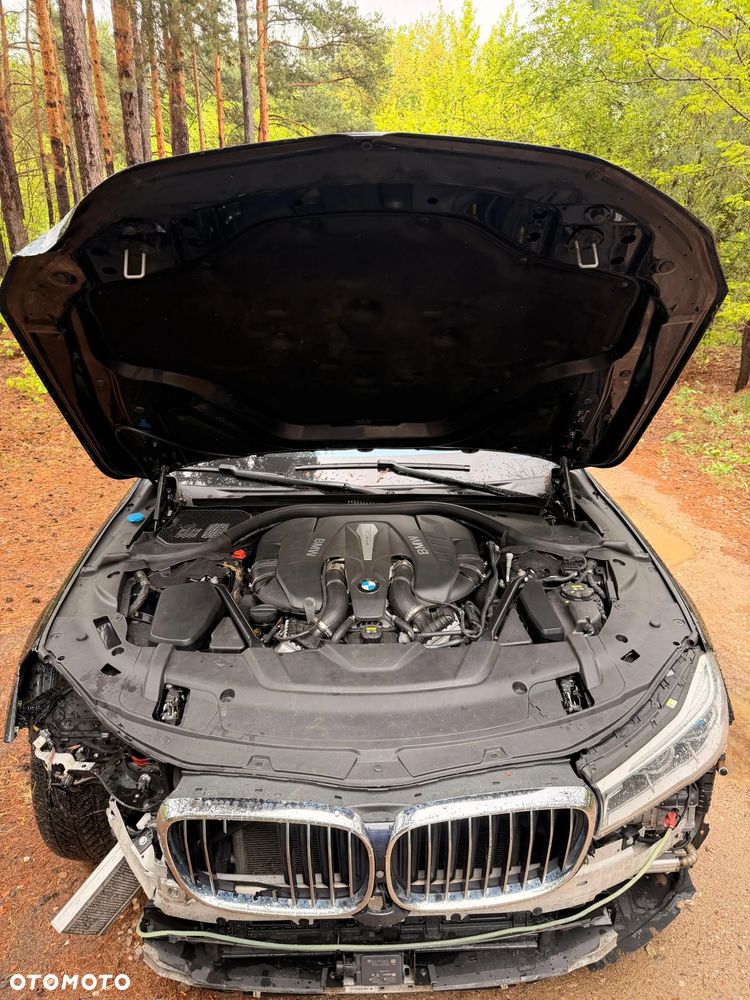 BMW Seria 7 750Li xDrive - 19