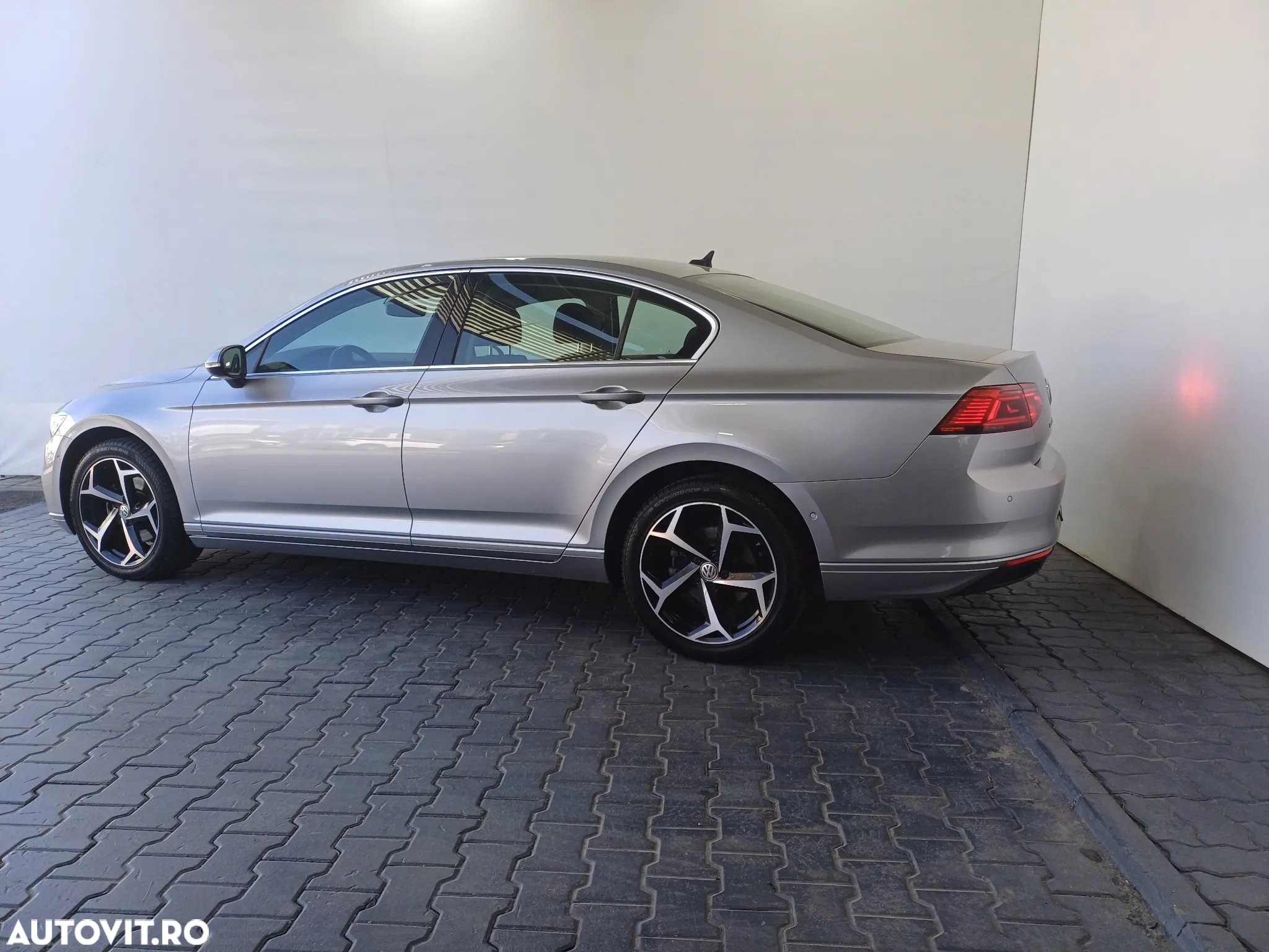 Volkswagen Passat 2.0 TDI DSG Comfortline - 3