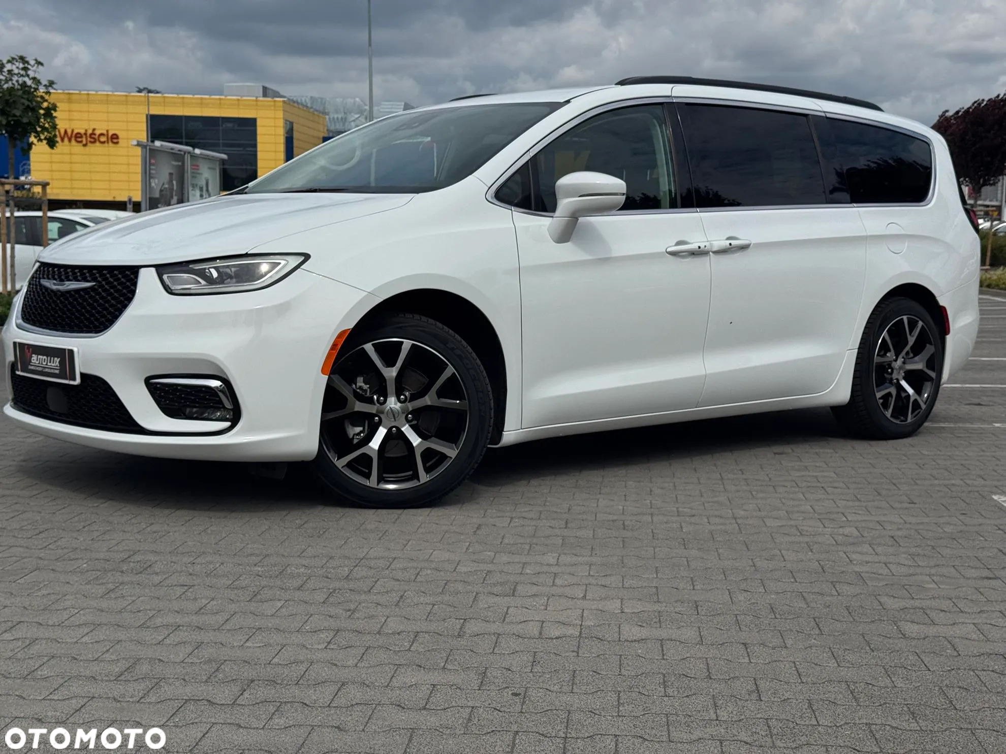Chrysler Pacifica - 5
