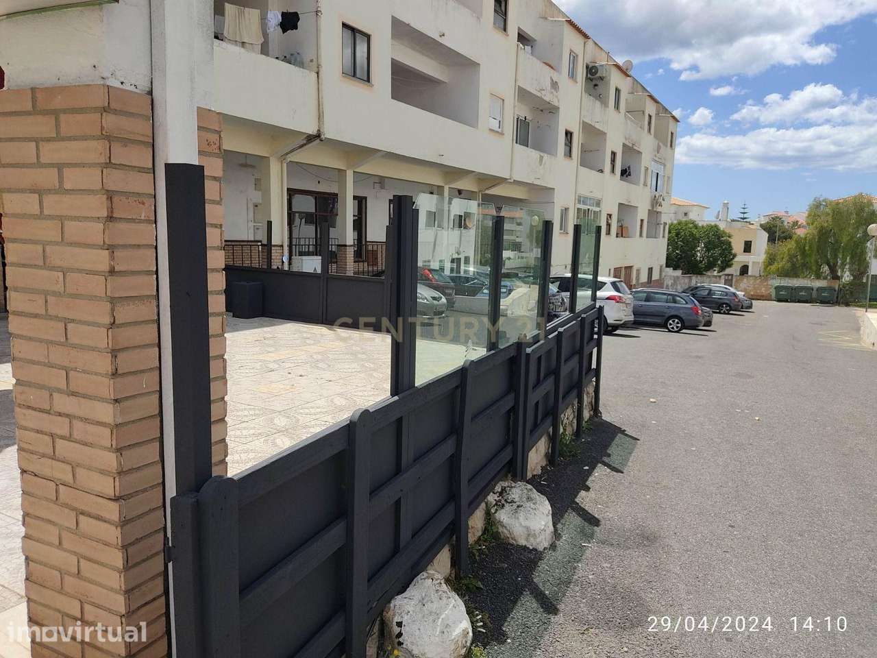 Loja junto à estrada de Santa Eulália na zona de restaurantes e comérc - Grande imagem: 5/10
